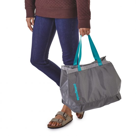 Patagonia lightweight black discount hole gear tote